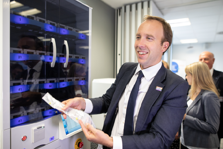Matt-Hancock-with-dispensing-robots